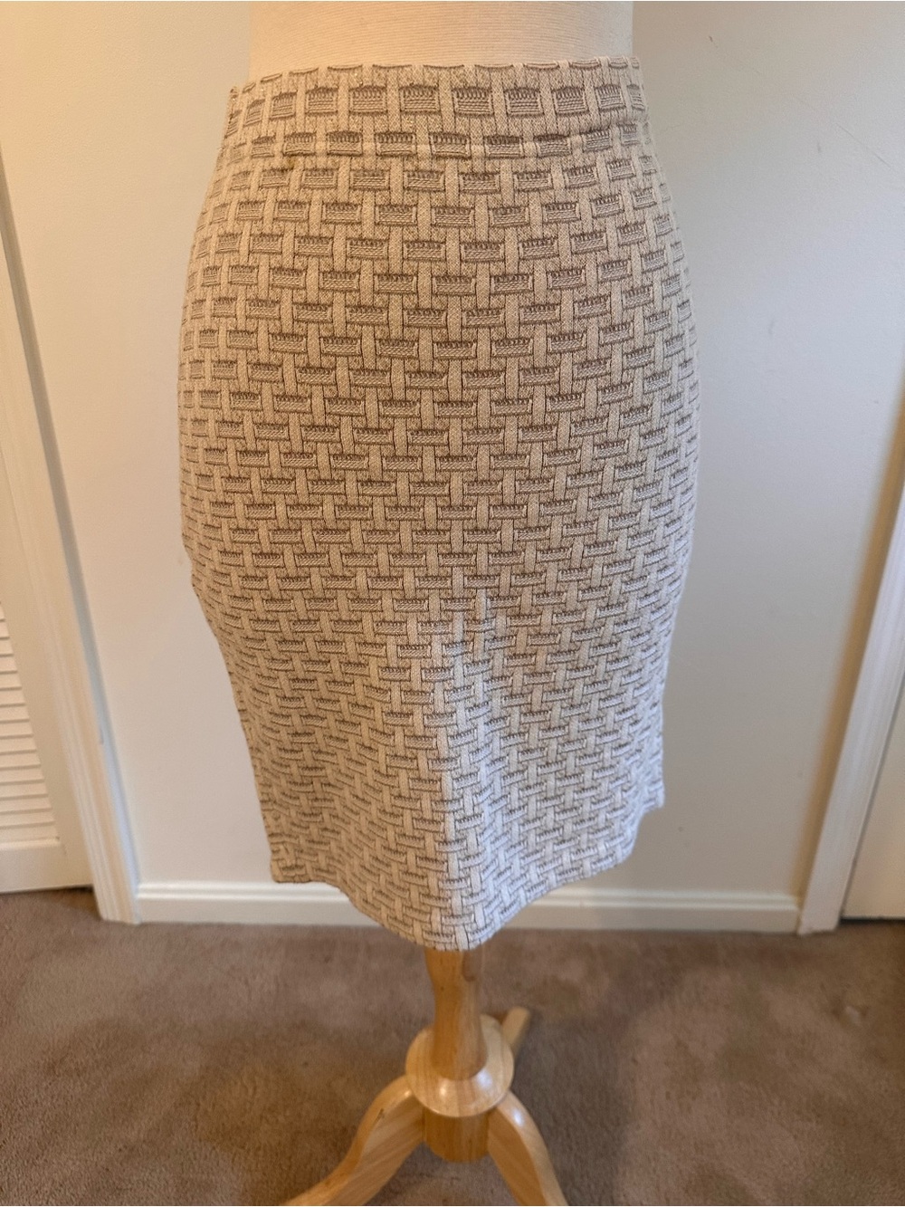 St. John Beige Patterned Knit Pencil Skirt